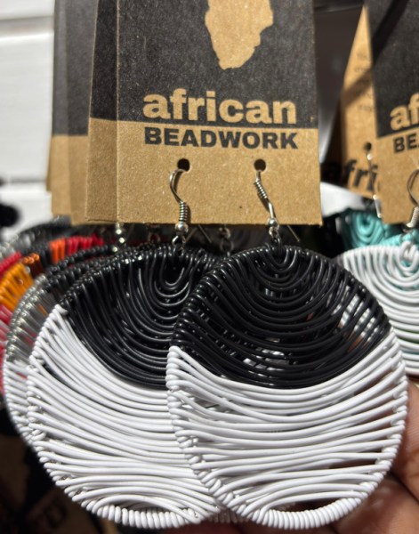 beaded-earrings-ulusaba-black-white