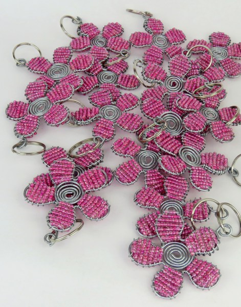 beaded flower keyring pink
