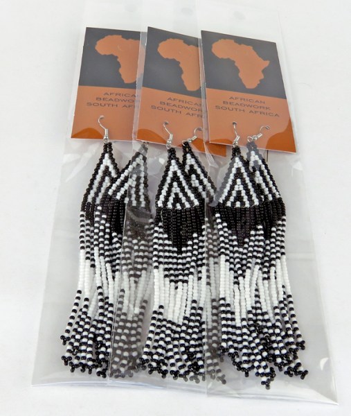 beaded thonga earrings packaging black white4