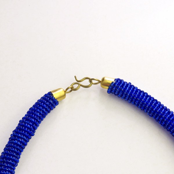 dark blue sizani necklaceback clasp4